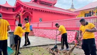 Menyongsong Hari Bhayangkara 2026, Polsek Bintan Utara Membersihkan Masjid hingga Kelenteng